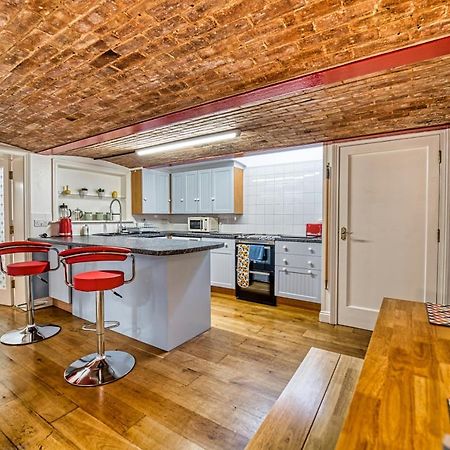 Host & Stay - The Basement On The Tything Вустер Экстерьер фото