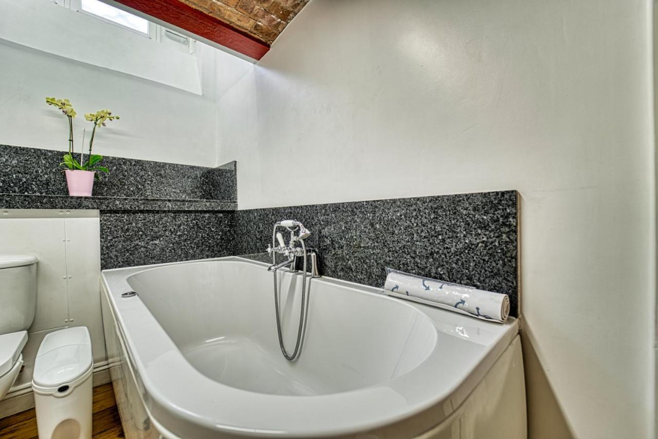 Host & Stay - The Basement On The Tything Вустер Экстерьер фото