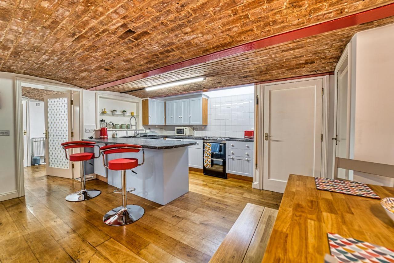 Host & Stay - The Basement On The Tything Вустер Экстерьер фото